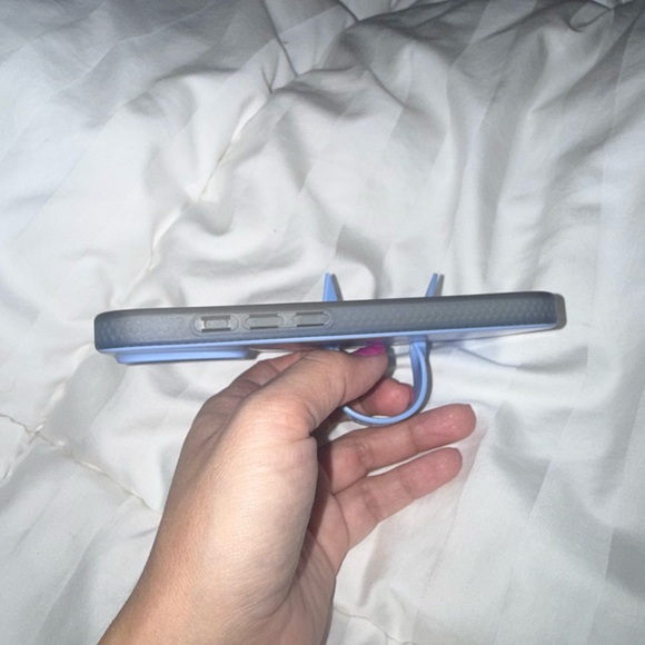 Loopy case - Picture 2 of 4